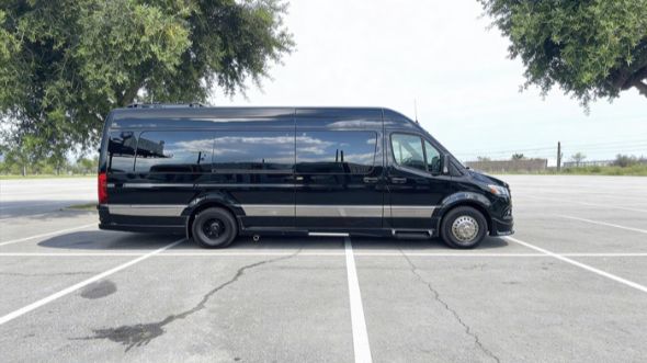 sprinter limousine pueblo